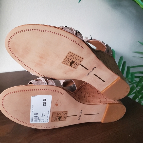 NEW🔥 Dolce Vita Stud Suede Wedge (Taupe) Sz 10 - Picture 4 of 10